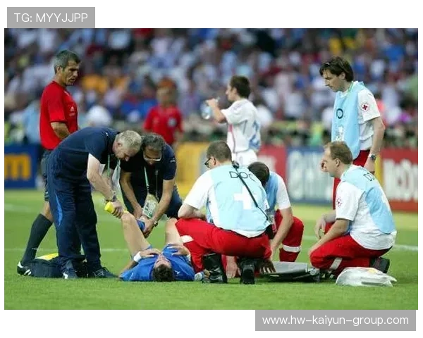 世界杯球队进行战术封闭训练，保持竞技专注度